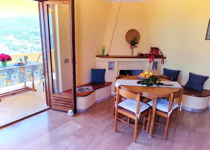 アパート Neruda カーラゴノネ